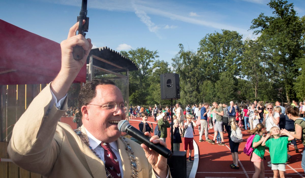 De-Avond4daagse-Vught-gaat-door_Burgemeester-geeft-startschot